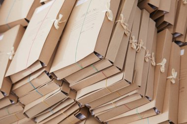 office, dosyalarında kağıt destesi yakın çekim