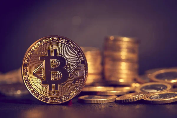Стеки Золотий Bitcoins Концепція Крипто Валюти — стокове фото