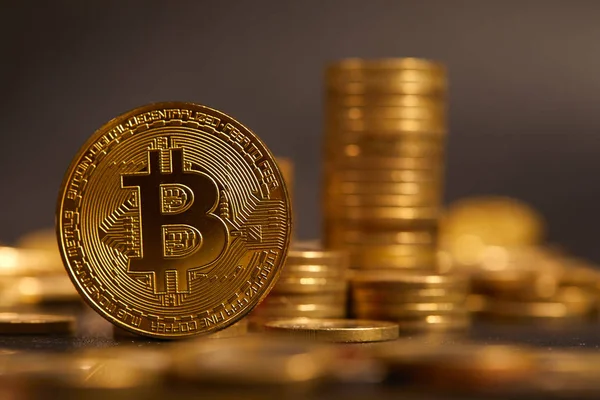 Pilas Bitcoins Oro Concepto Criptomoneda —  Fotos de Stock