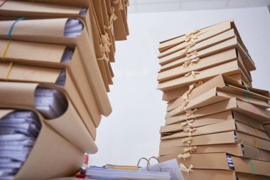 office, dosyalarında kağıt destesi yakın çekim