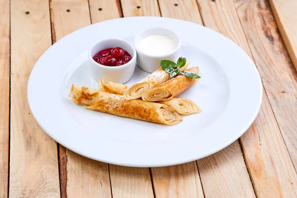 Tortitas Con Mermelada Plato Blanco Primer Plano — Foto de Stock