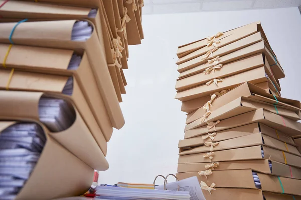 office, dosyalarında kağıt destesi yakın çekim