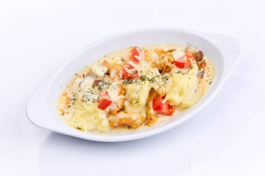 tavuk beyaz tabakta patates püresi ile yakın çekim 