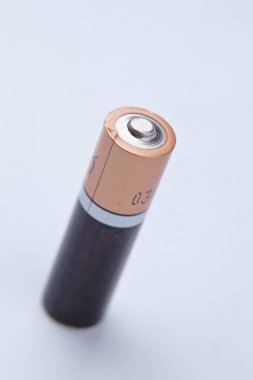 Beyaz arka plan üzerinde izole Aa batarya