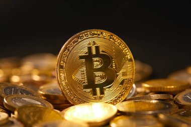 Altın bitcoins destesi