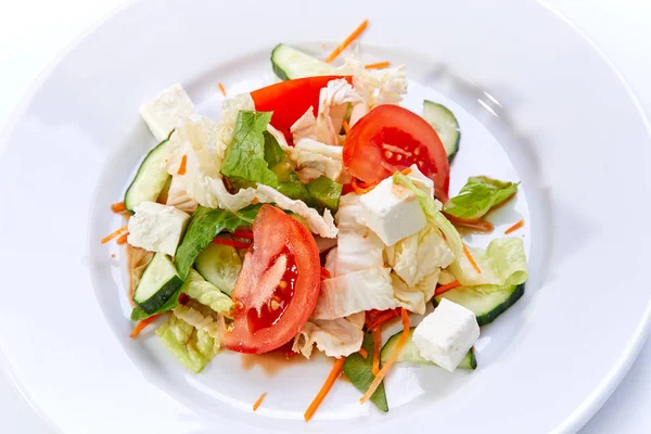 Griekse Salade Wit Bord Close — Stockfoto