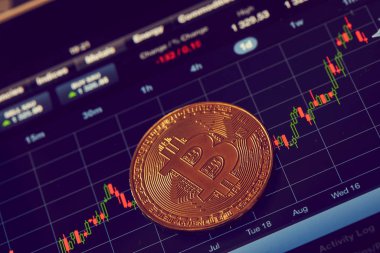 arka plan üzerinde grafik ile altın bitcoin , kripto para için kavramsal görüntü