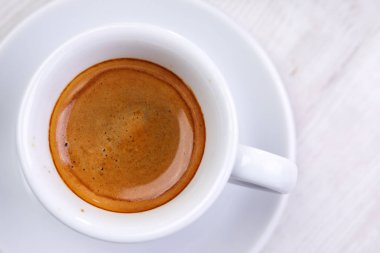 sıcak kahve ile beyaz fincan , üst görünümü