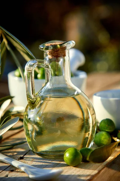 Jug Olive Oil Green Olives Table — Stock Photo, Image