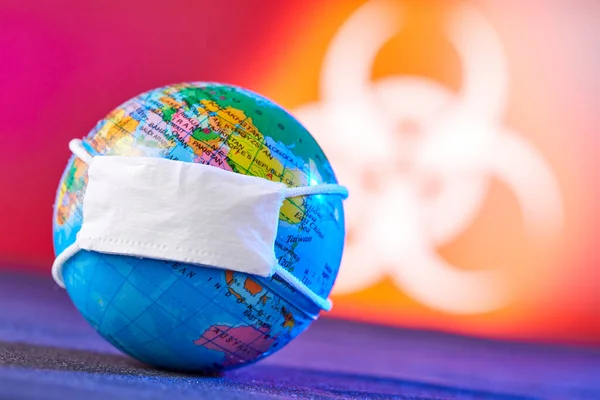 Chirurgische Gezichtsmasker Globe Model Coronavirus Concept — Stockfoto