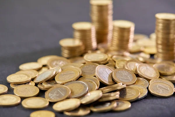 Νομίσματα Ευρώ Στοιβαγμένα Στο Τραπέζι Έννοια Χρήματος — Φωτογραφία Αρχείου
