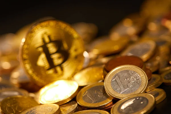 Złote Bitcoiny Konceptualny Obraz Kryptowaluty — Zdjęcie stockowe