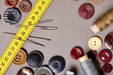 Çok renkli antika düğmelerin arkaplan dokusu, yakın görünüm   