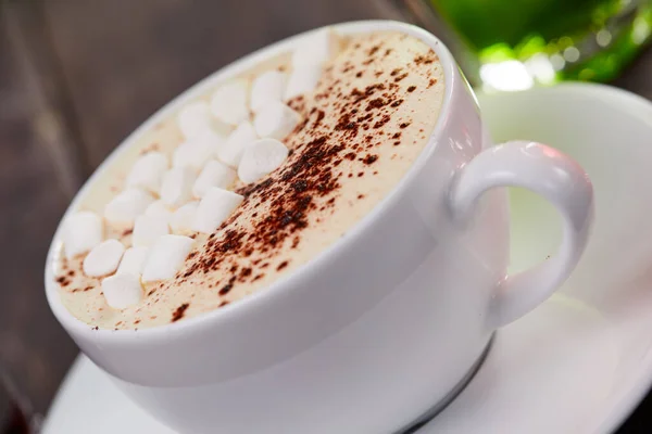 Cappuccino Com Marshmallow Copo Fundo Madeira — Fotografia de Stock