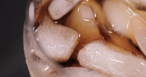 Glass of cola with ice cubes — Stock Video