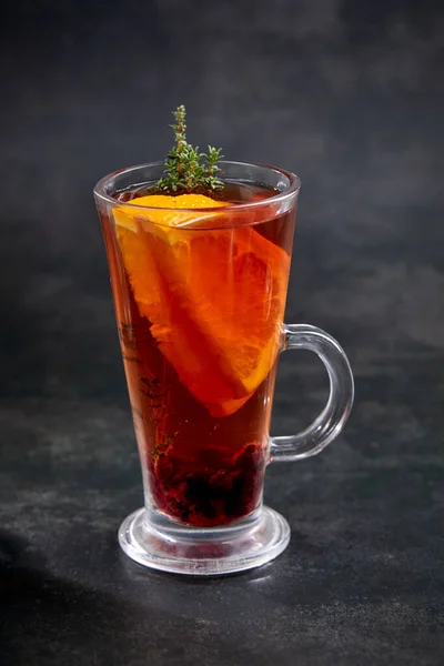 Bebidas Inverno Com Ervas Frutas Vista Perto — Fotografia de Stock
