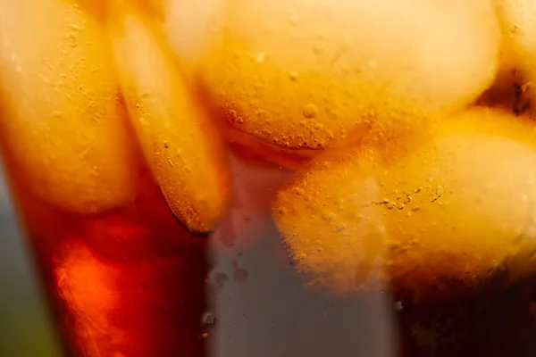 Eiswürfel Cola Getränk Nahsicht — Stockfoto