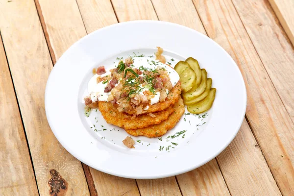 Piatto Bianco Con Pranzo Fondo Legno Vista Vicino — Foto Stock