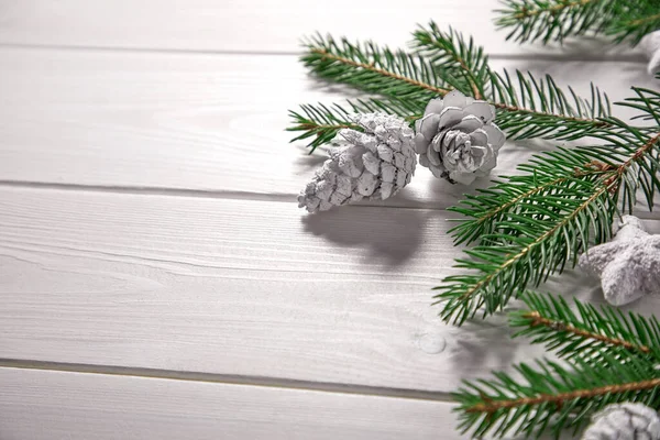 Kerstkaart Met Kerstboomtakken Houten Achtergrond — Stockfoto