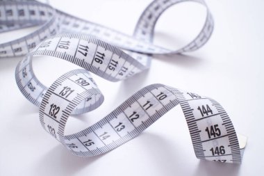 Teyp beyaz arkaplanda izole edildi, kapat görünüm 