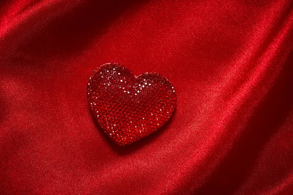 Ημέρα Του Αγίου Βαλεντίνου Διακόσμηση Κόκκινο Μεταξωτό Ύφασμα Ρομαντική Έννοια — Φωτογραφία Αρχείου