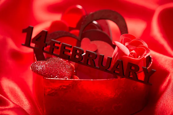 Decoraciones Del Día San Valentín Tela Seda Roja Concepto Romántico —  Fotos de Stock