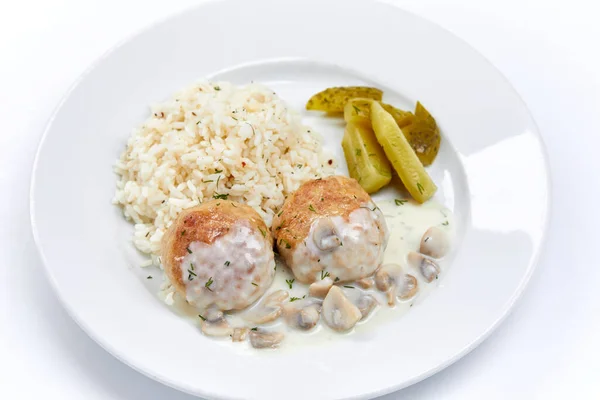 Köttbullar Med Ris Och Sås Vit Tallrik Närvy — Stockfoto