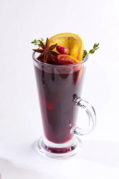 Wintergetränk Mit Früchten Und Gewürzen Glas Nahsicht — Stockfoto