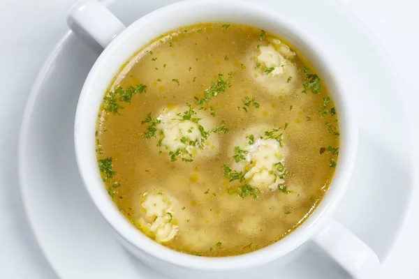 Sopa Con Albóndigas Tazón Blanco Vista Cercana — Foto de Stock