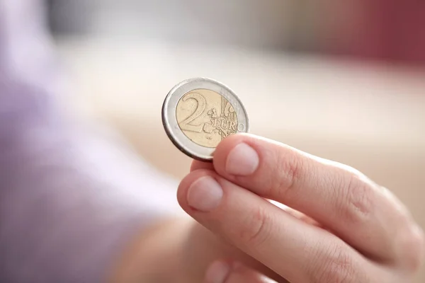 Male Hand Holding Euro Coin Close View — Stock Photo, Image