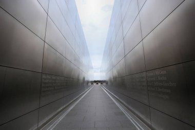 New Jersey, Amerika Birleşik Devletleri - 19 Ağustos 2018: Boş gökyüzü Memorial New York City Jersey City, bu Dünya Ticaret Merkezi'nin karşısında Hudson Nehri'nin ağzında özgürlük State Park Jersey bulunur.
