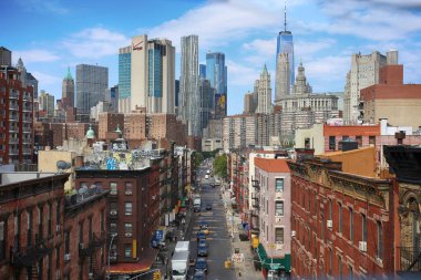 New York, Amerika Birleşik Devletleri - 23 Ağustos 2018: Görünüm üzerinde Madison St, Manhattan, New York, ABD Çin'den gelen göçmenler ağırlıklı olarak doldurulan Chinatown dörtte.