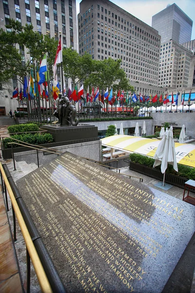 New York Usa August 2018 Rockefeller Center Flagpoles Flags United — Stock Photo, Image