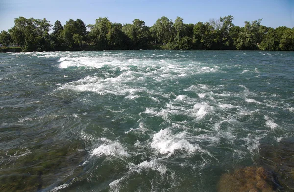New York State, ABD Riverway sokaktan Niagara Nehri'nin görünümü