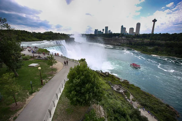Niagara Falls Usa Augusti 2018 Turister Visa Niagarafallen Den Kanadensiska — Stockfoto