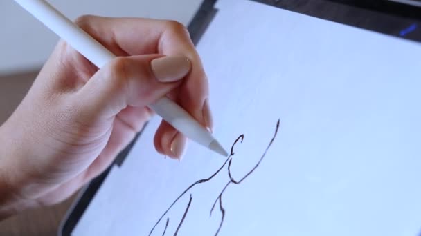 Молода Азіатська Жінка Професійний Дизайнер Творчому Офісі Використанням Графічного Планшета — стокове відео