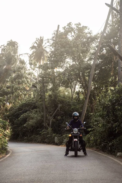 Man Motorcycle Road Goa Village — Stock Photo, Image