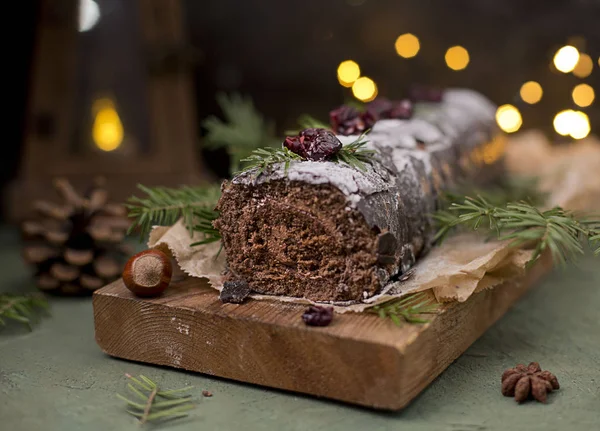 Schokolade Schweizer Rollkuchen Roulade Mit Nüssen — Stockfoto