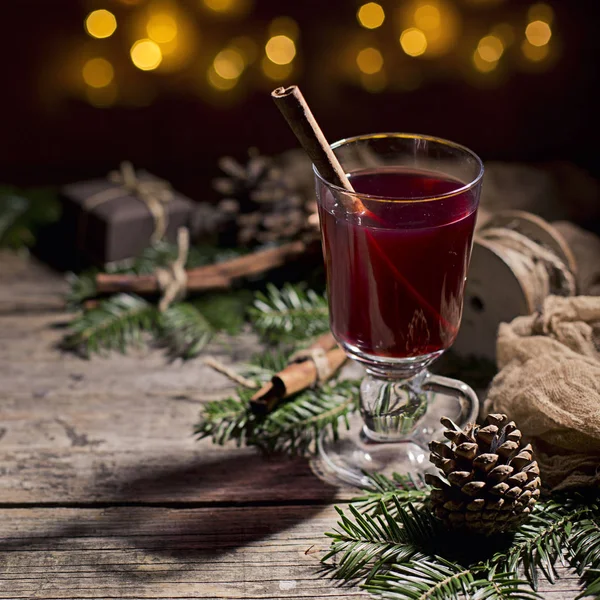 Varm Välsmakande Kryddig Röd Glögg Med Kanel — Stockfoto