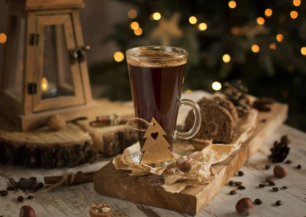 热咖啡在圣诞节背景 — 图库照片