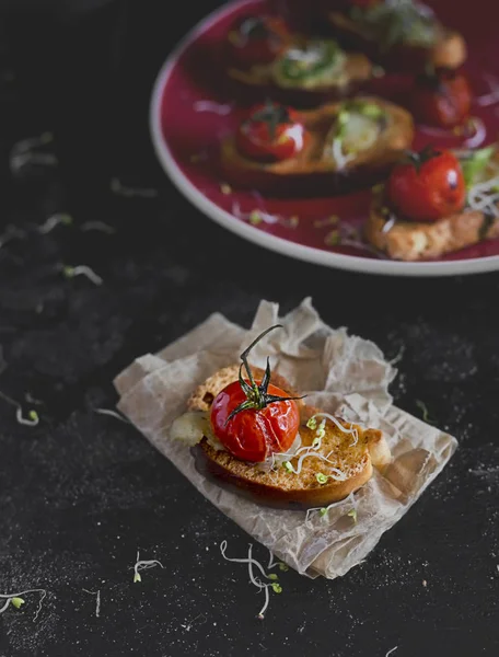 Бутерброды с помидорами — стоковое фото