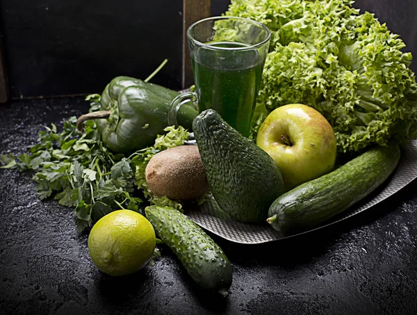 Verse groene groenten, gezond eten concept — Stockfoto