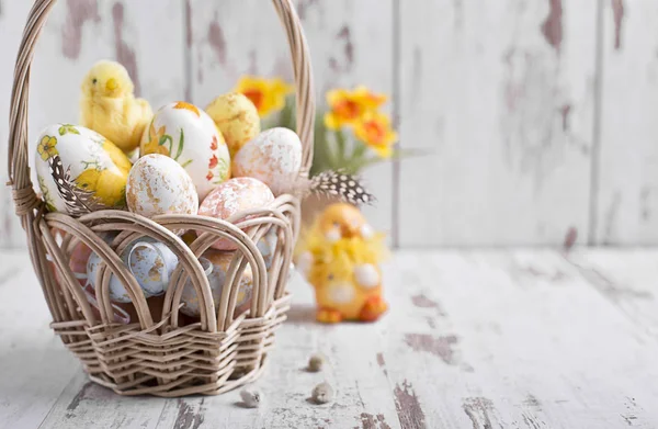 Fondo de Pascua. Huevos y flores de Pascua —  Fotos de Stock