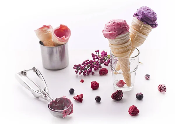 Kužely vafle se zmrzlinou — Stock fotografie