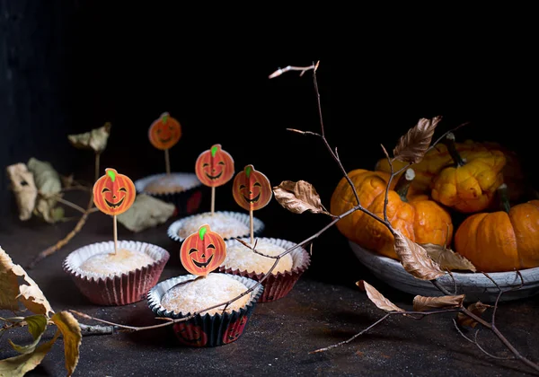 Cupcake e zucche di Halloween — Foto Stock