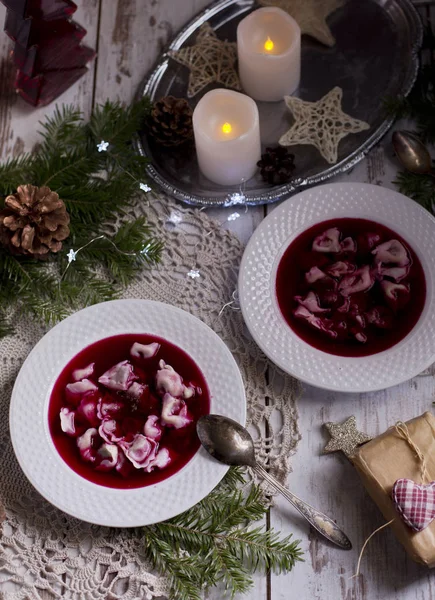 Rote Borschtsch-Suppe. Traditionelle polnische Suppe — Stockfoto