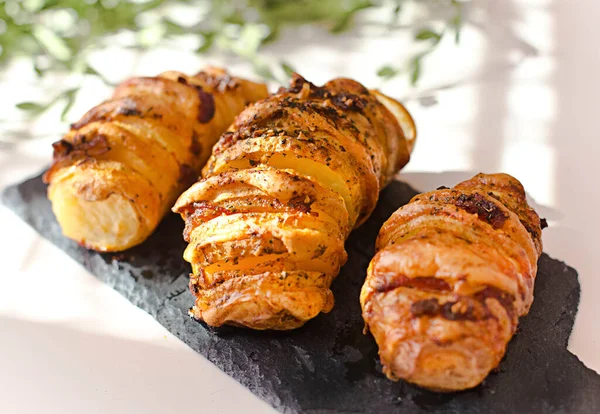 Patate Hasselback Fatte Casa Con Pancetta Formaggio — Foto Stock