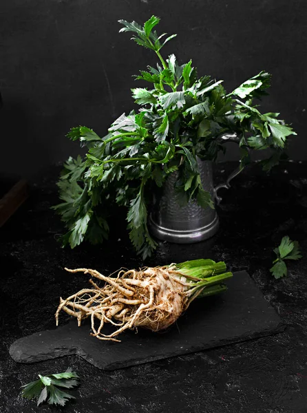 Fris Gezond Selderij Een Donkere Achtergrond — Stockfoto