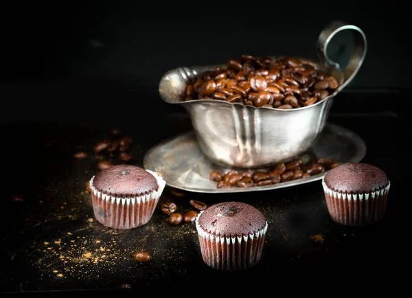 Saboroso Chocolate Brownie Cupcake Fundo Escuro — Fotografia de Stock