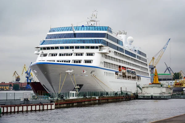 Petersburg Cruise Gemisi Yolcu Terminal Iskele Quay Teğmen Schmidt — Stok fotoğraf
